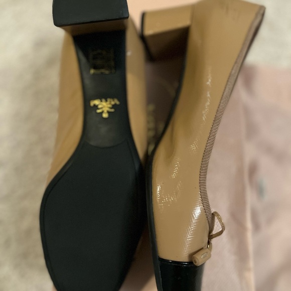 Prada captoe pump with bow : beige/ black - Picture 6 of 7